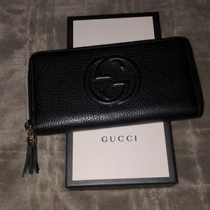Authentic Vintage Black Gucci Soho Zip